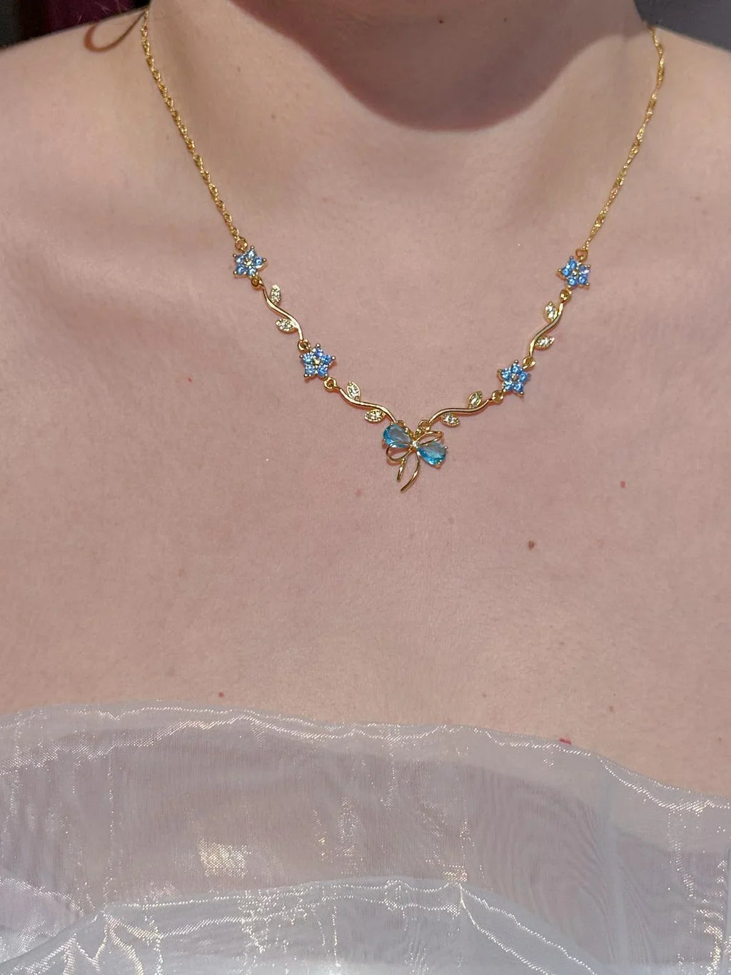 Hazra Bow Zircon Necklace