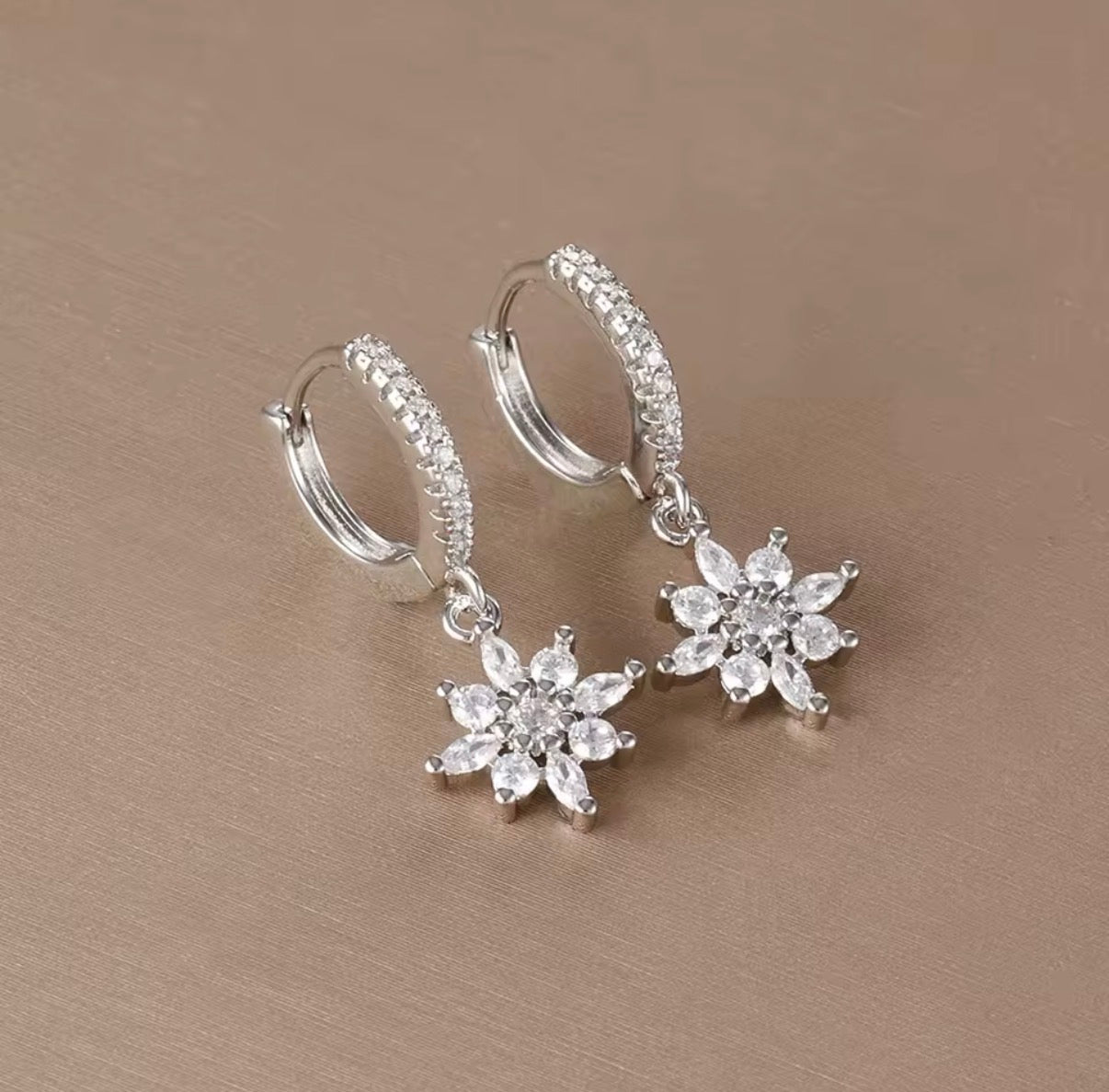Bloomé Crystal Earrings