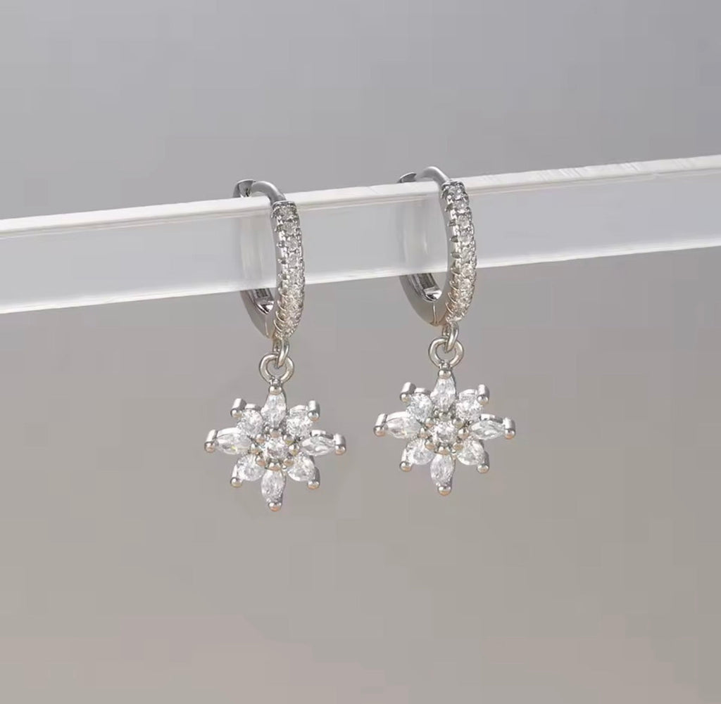 Bloomé Crystal Earrings