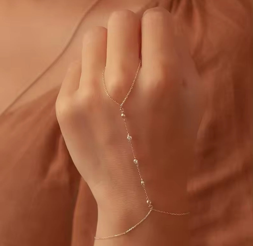 Lahra Finger Bracelet