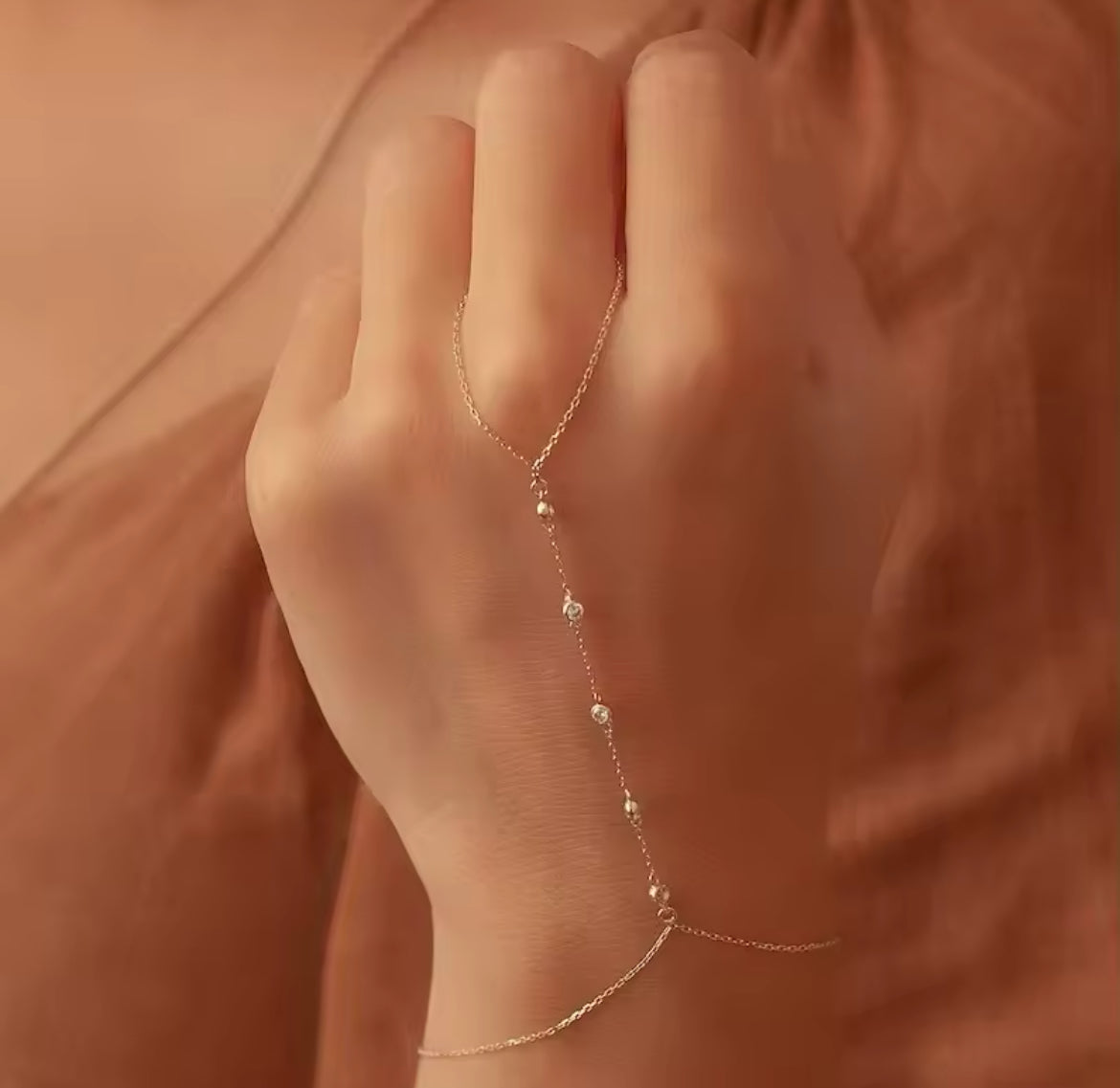 Lahra Finger Bracelet